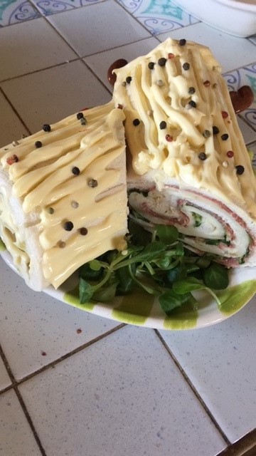 Tronchetto Di Natale Salato.Tronchetto Salato Di Natale Tacchi E Sapori Tronchetto Di Natale