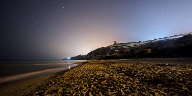 Sulla spiaggia di Gela