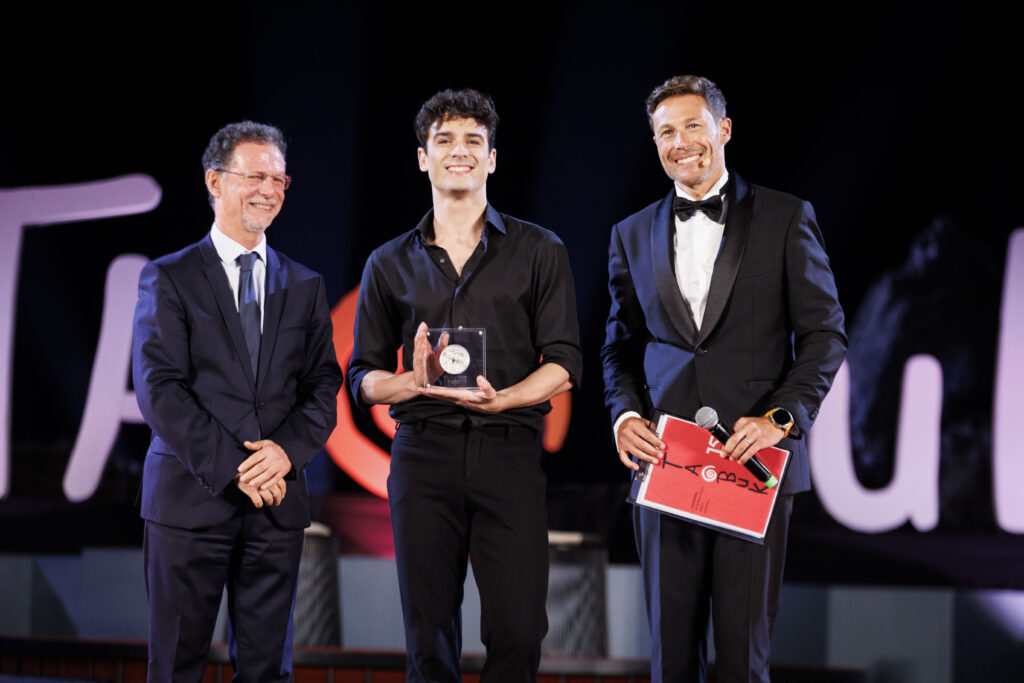 Il Magnifico Rettore dell'Università di Catania premia Andrea Sarri a Taobuk 2025