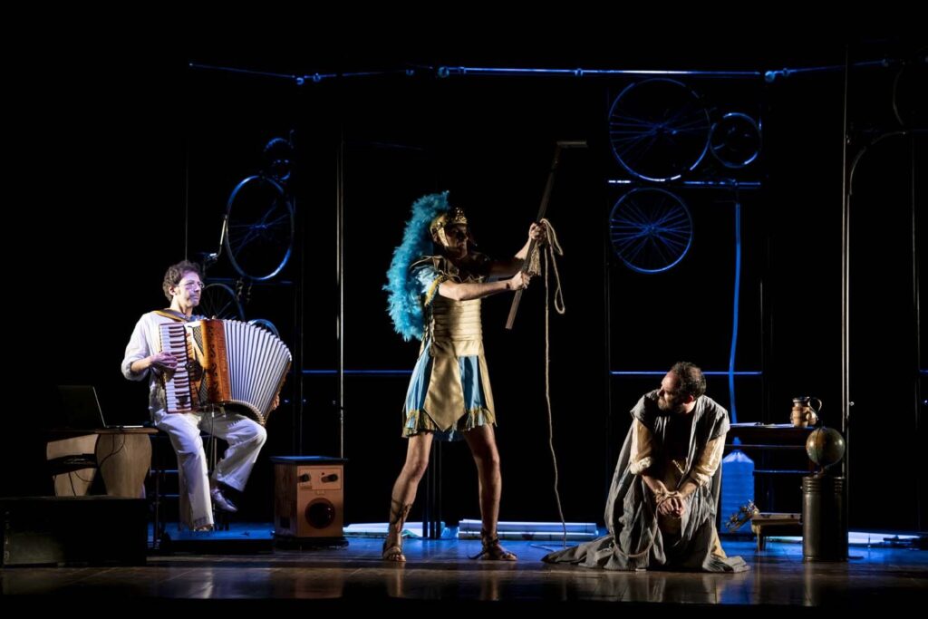PH Giuseppe Bornò - Archimede inaugura la stagione teatrale al Brancati di Catania, con Mario Incudine, Uno spettacolo di Costanza Di Quattro