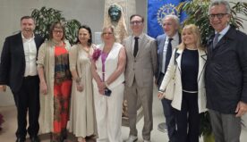 Alla Metro Fontana inaugurata la stele “Mother of peace”: un messaggio contro la guerra firmato Rotary Club Valverde Terra dei Ciclopi