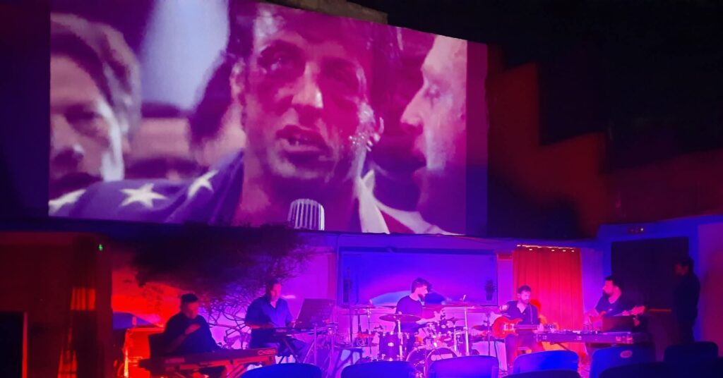 Il rock della Cult Movie Jam conquista il pubblico di tutte le età con il cine‑concerto dedicato a Rocky IV