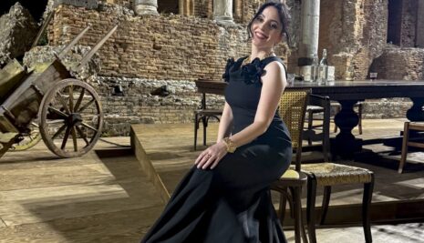 Lina Gervasi incanta il Teatro Antico di Taormina: il theremin apre la serata Dolce&Gabbana Alta Sartoria 2026