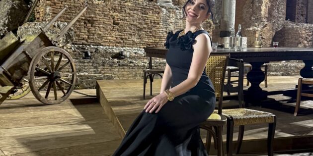Lina Gervasi incanta il Teatro Antico di Taormina: il theremin apre la serata Dolce&Gabbana Alta Sartoria 2026