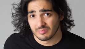 Max Angioni porta “Anche meno – round finale” al Teatro di Verdura: stand up comedy a Palermo il 5 agosto