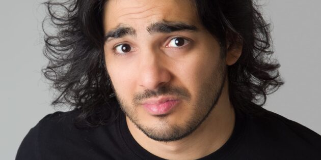 Max Angioni porta “Anche meno – round finale” al Teatro di Verdura: stand up comedy a Palermo il 5 agosto