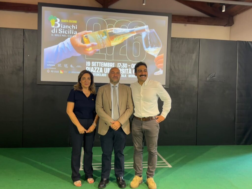 Bianchi di Sicilia 2026, a Catania oltre cento cantine: Piazza Università diventa il cuore del vino bianco